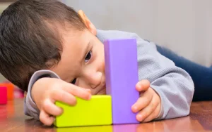  روش یادگیری جدید و کمک به بهبود توانایی های ادراک دیداری در افراد مبتلا به اوتیسم 