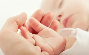 درمان نوزادانی که از کمبود اکسیژن یا جریان خون در مغز رنج می برند