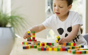 چگونه با کودک خود در مورد تشخیص اوتیسم صحبت کنیم 