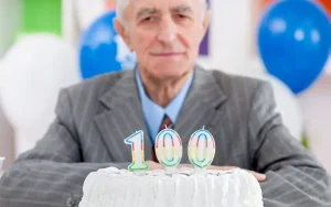 چرا بعضی ها تا 100 سالگی عمر می کنند