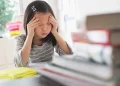 استرس در دوران کودکی بیش از یک آسیب مغزی می تواند بر ژن های شما تأثیر بگذارد