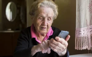 A self-test using a smartphone can detect initial indicators of Alzheimer's disease